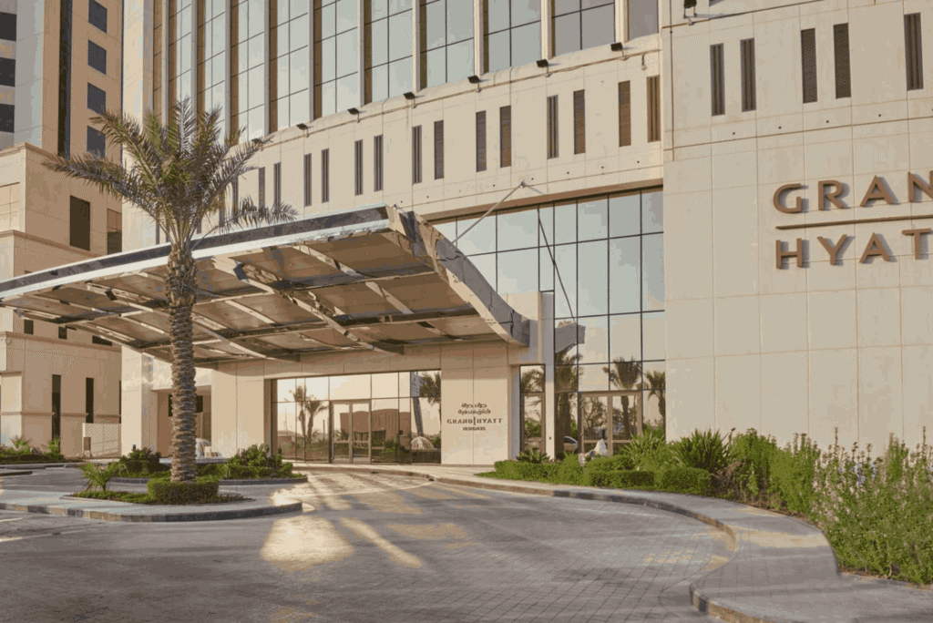 أقرب المراكز الطبية من فندق جراند حياة الخبر دليل دبي 2025 (1)