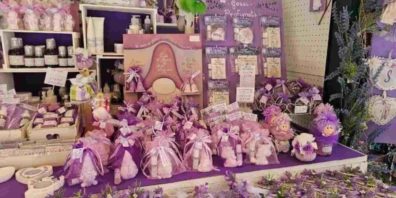 Italy Lake District: Como gifts and silk shops