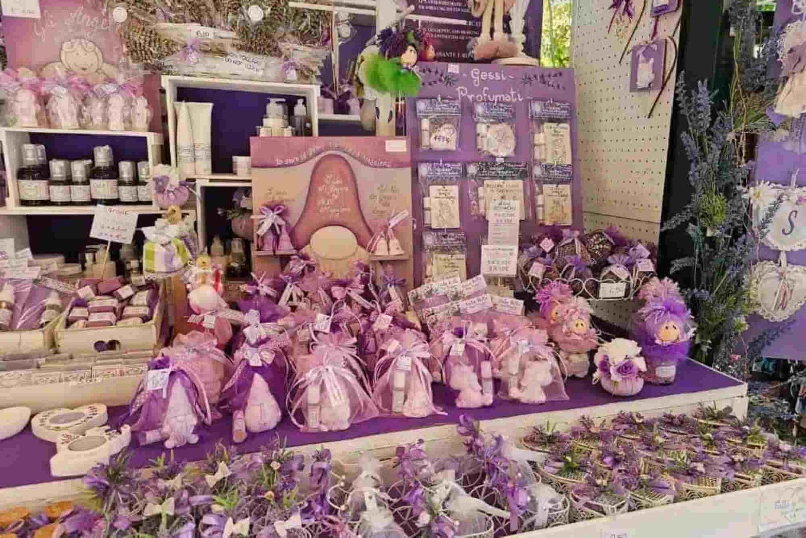 Italy Lake District: Como gifts and silk shops