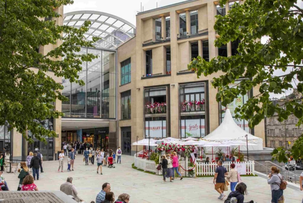 Italy Quick Fixes Near Main Shopping Streets