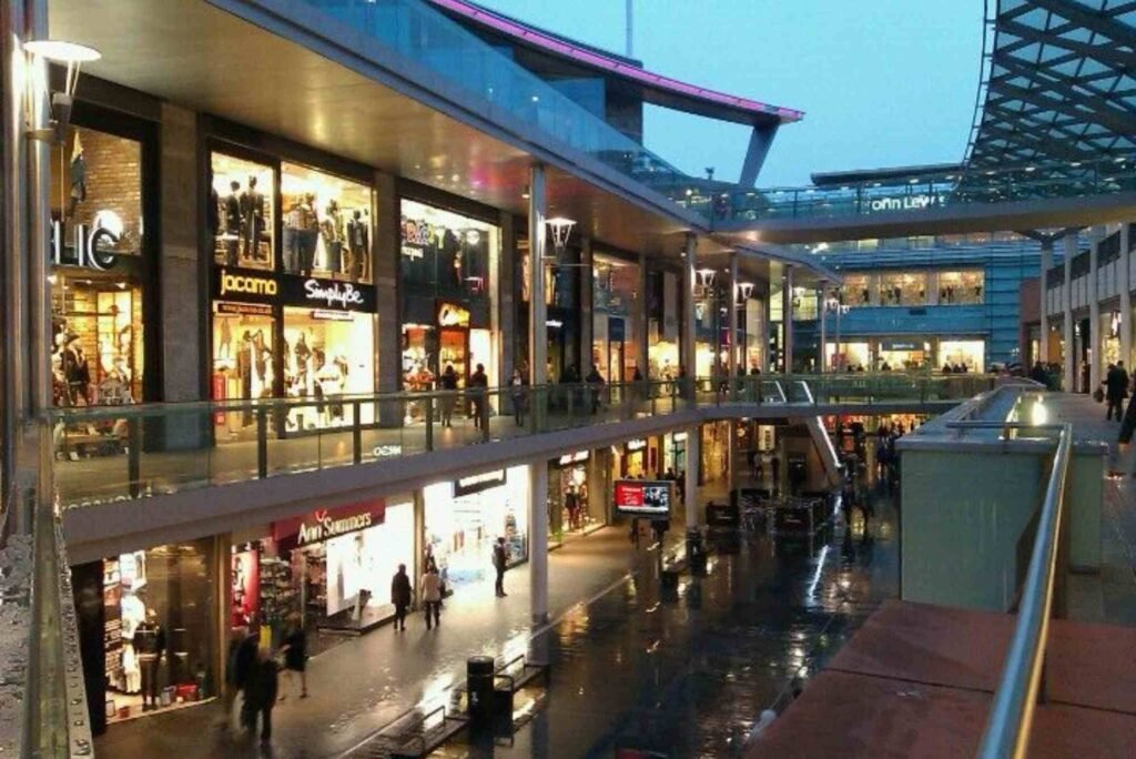 UK Liverpool Shopping Route by the Docks