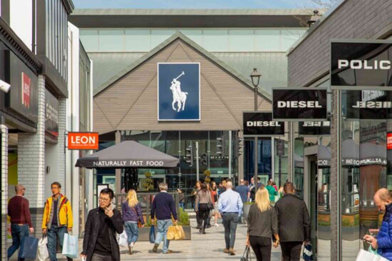 UK Outlet Focus Cheshire Oaks Brands and Transport